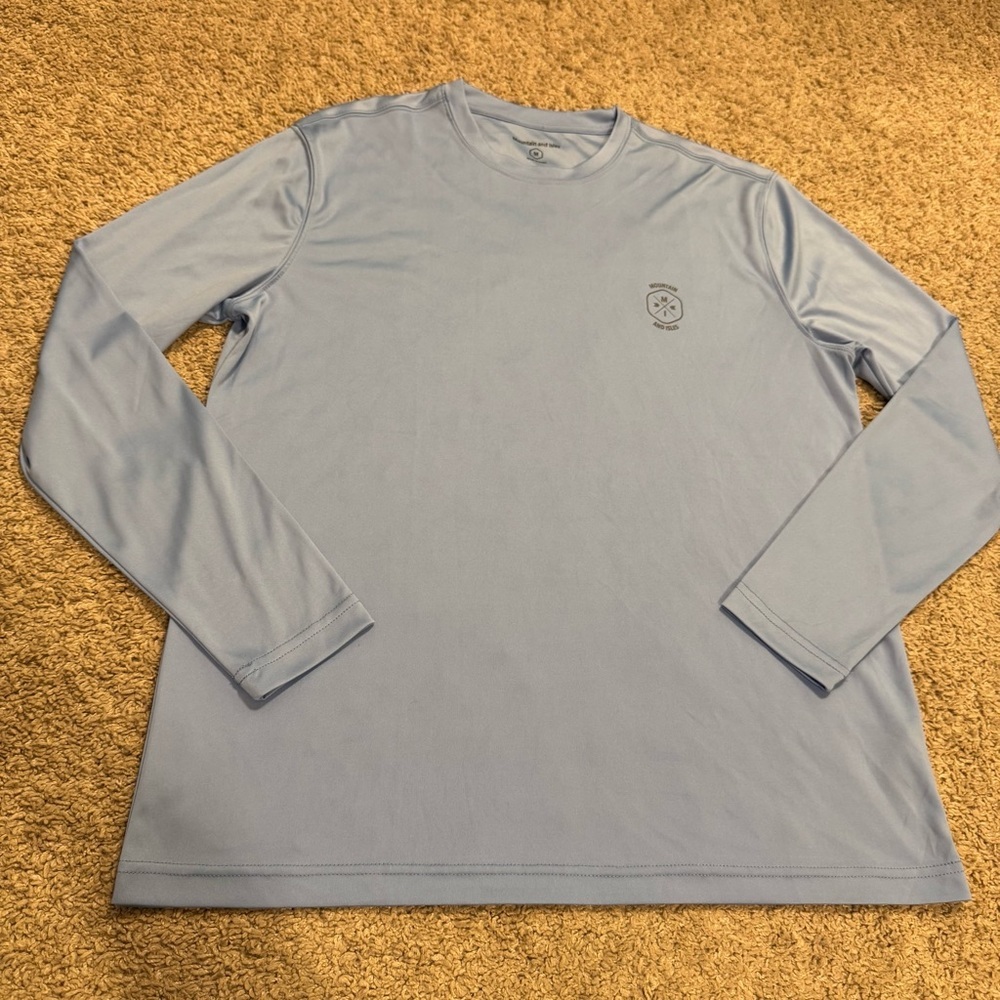 510. Men’s Mountain and Isles Sky Blue long sleeve tee (M)
